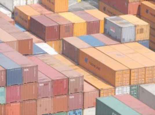 Lustre contrafăcute descoperite în Portul Constanţa